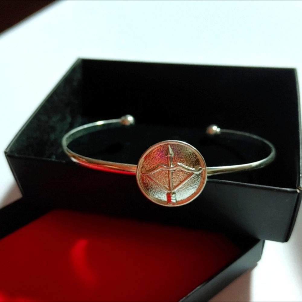 AVON - HOROSCOPE CUFF BRACELET
